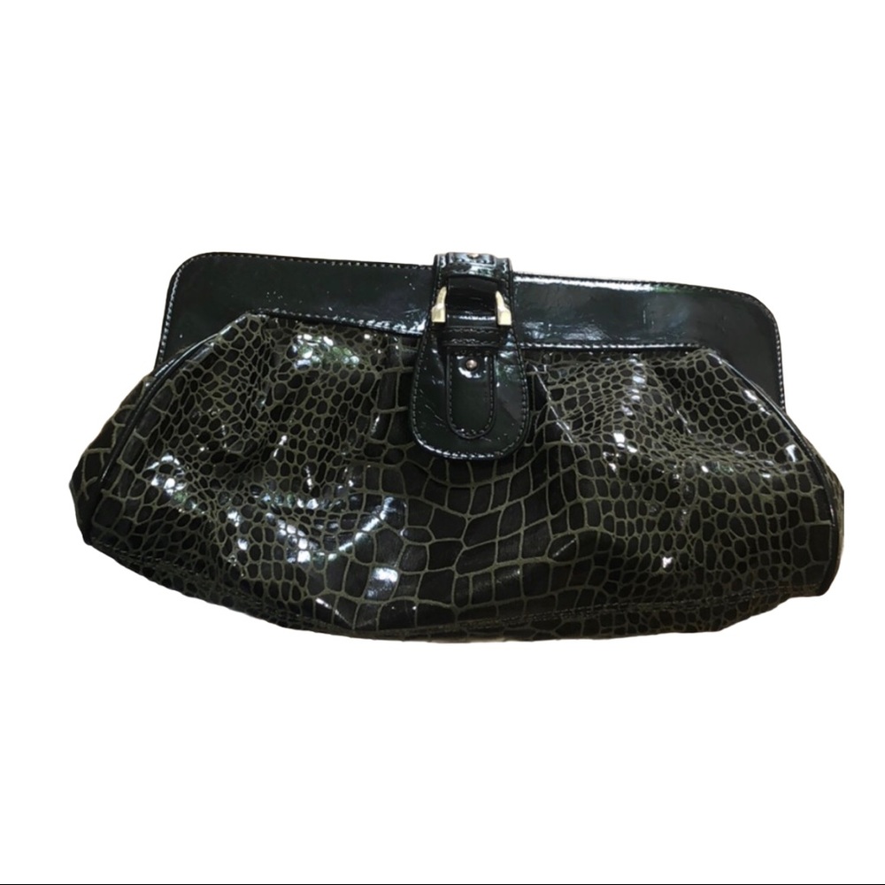 Dark green Liz Claiborne clutch. Great condition.